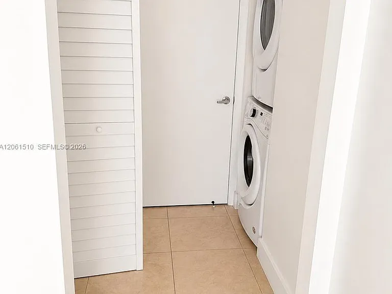 41 SE 5th St #1415 — Photo 13