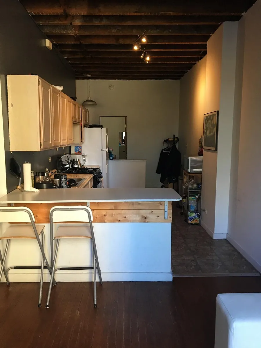 Building Photo - 1152 N Milwaukee Ave #2F