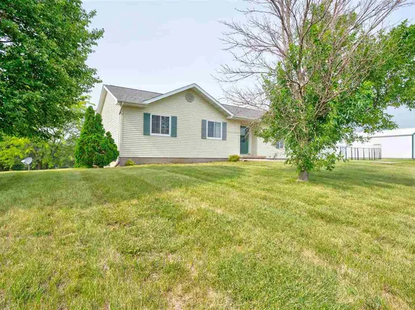 2487 310th St, Parnell, IA 52325