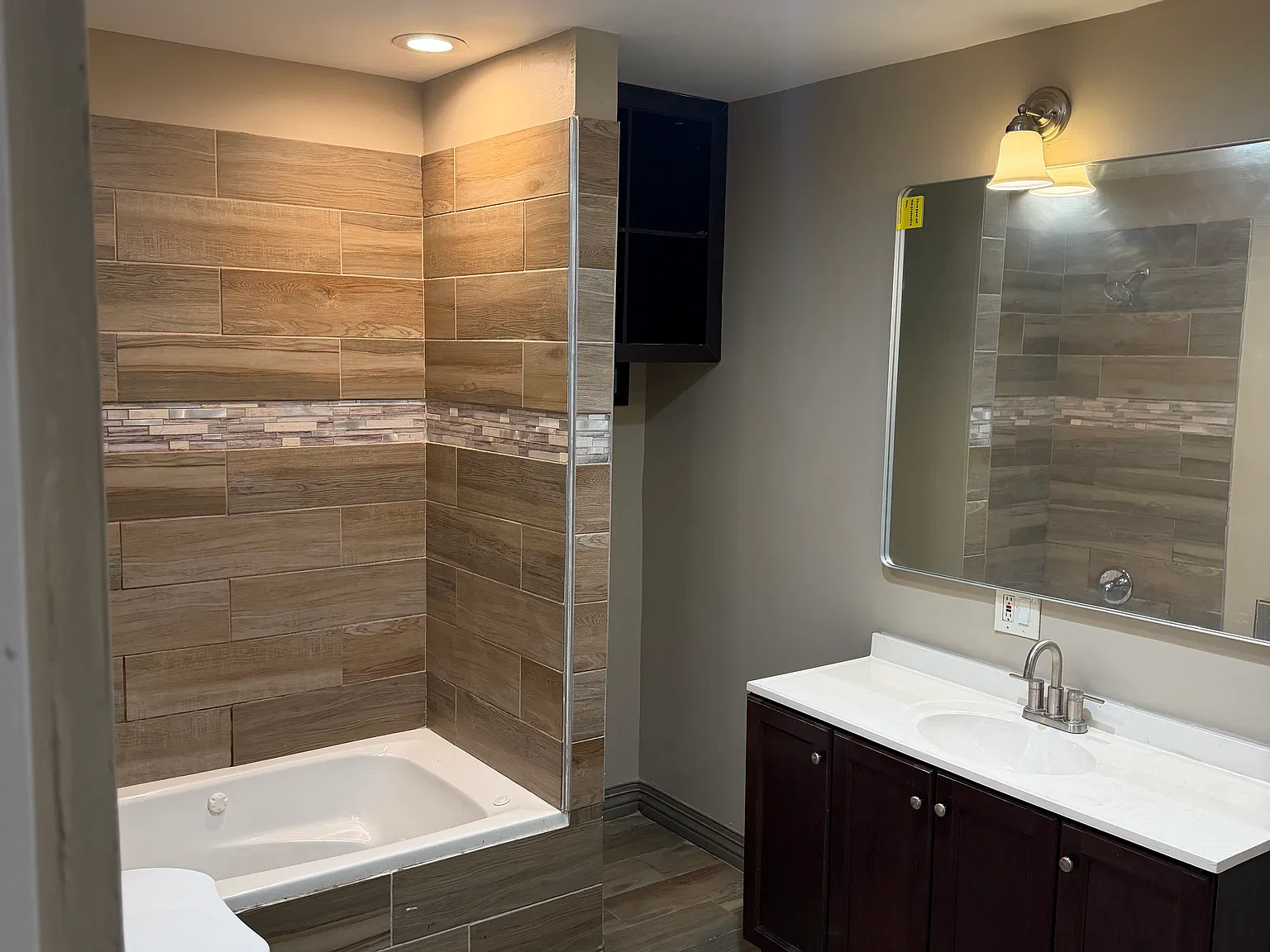 1510 S Hamlin Ave — Photo 2