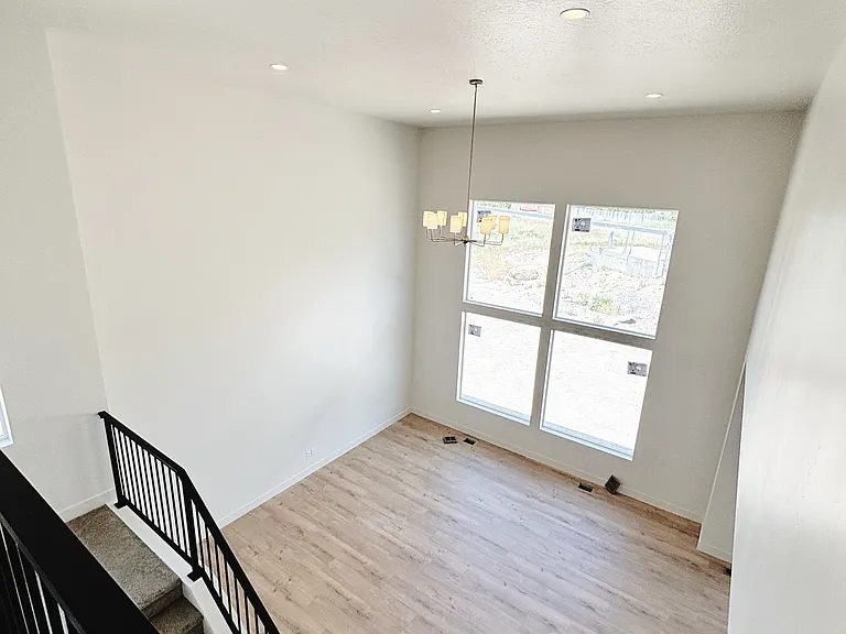 375 E 1600 N — Photo 15
