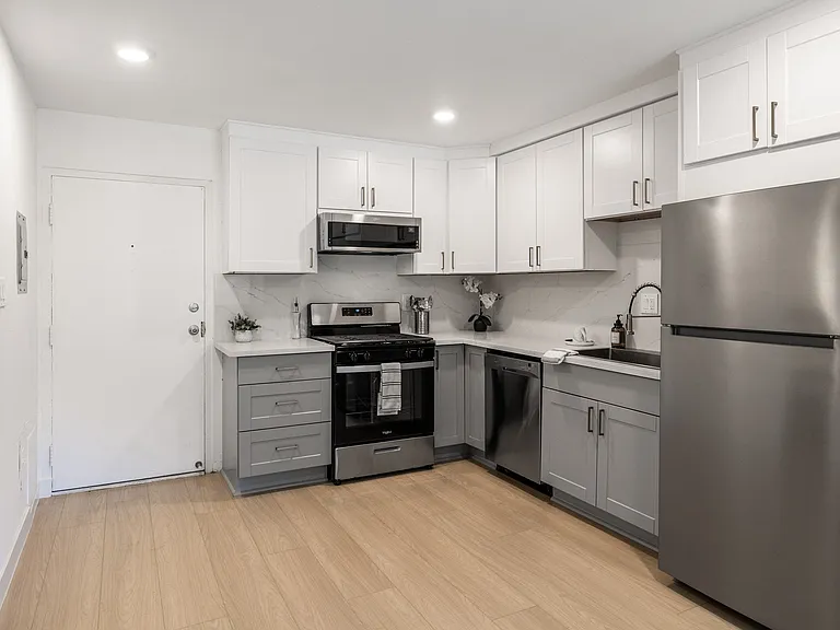 Windward Village Apartments — Photo 16