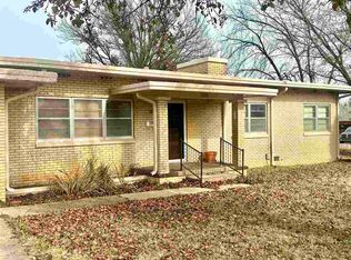 520 E Coolidge Ave, Blackwell, OK 74631