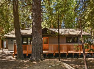 31311 Oakleaf Dr, Running Springs, CA 92382