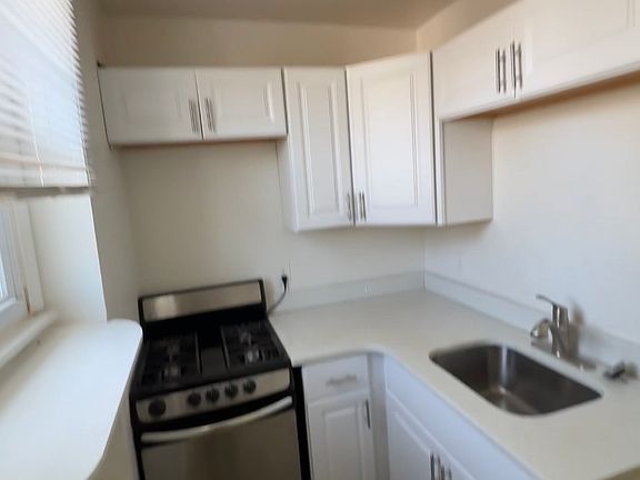 3rd image of 3843 Falls Rd APT 3S