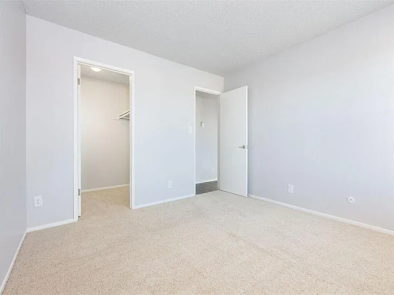 Skyline Heights Apartments — Photo 17
