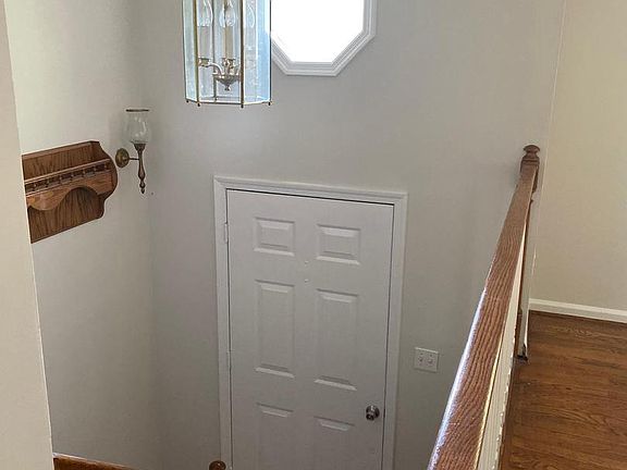 3rd image of 6700 Thomas Ct