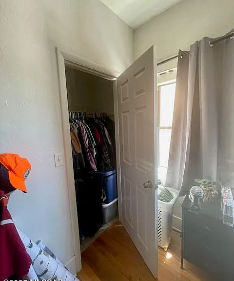 914 E 6th St — Photo 30