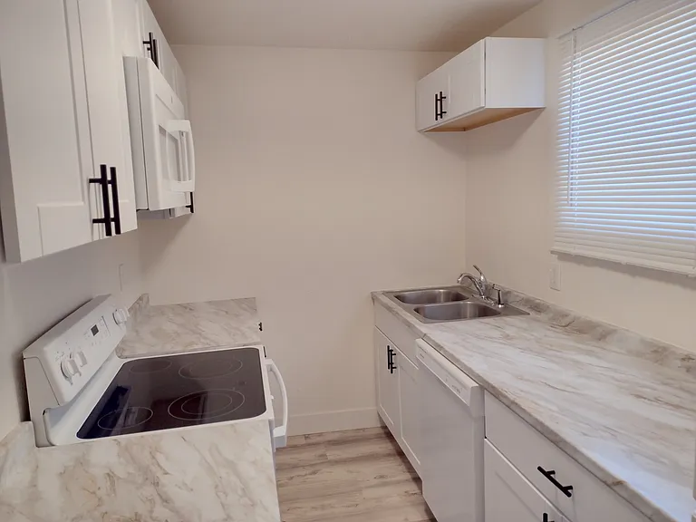 405 11th Ave #1 — Photo 6