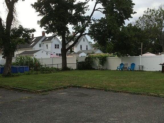 4th image of 133 Western Ave