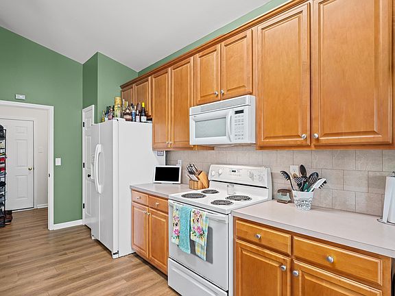 2nd image of 8 Ridgebrook Way