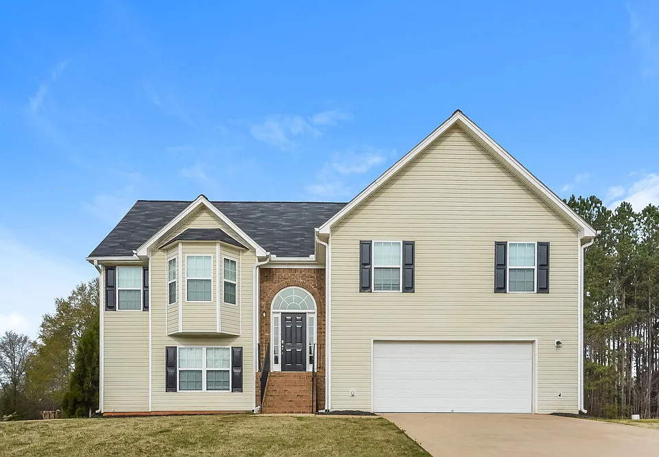 195 Trelawney Dr