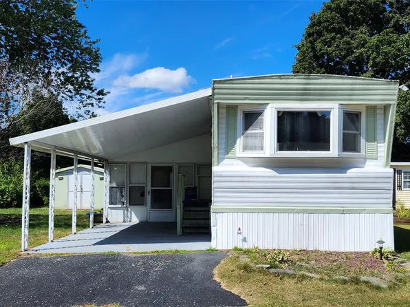 60 Valley Forge Dr, Bohemia, NY 11716