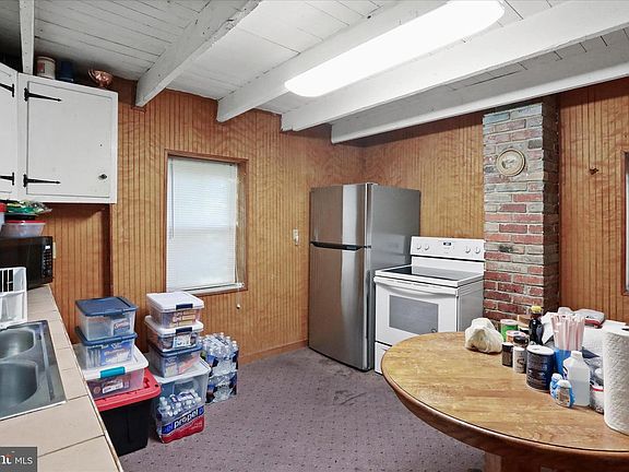 4th image of 148 Sharpe St