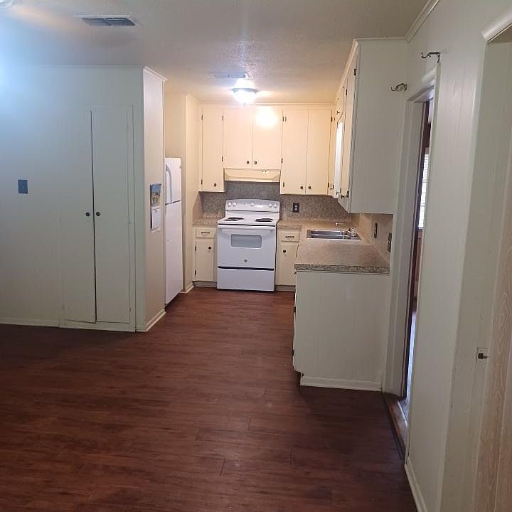 1st image of 205 Crest Dr