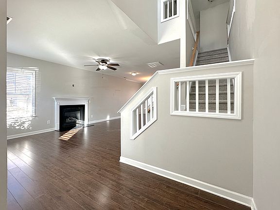 2nd image of 814 New Charleston Dr