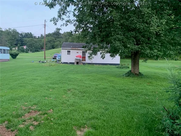 5621 Flatwoods Rd, Ravenswood, WV 26164