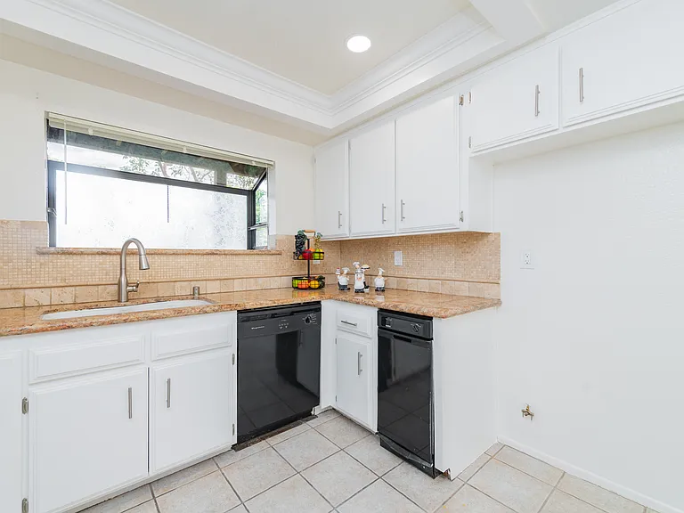 5212 Berkshire Way — Photo 8