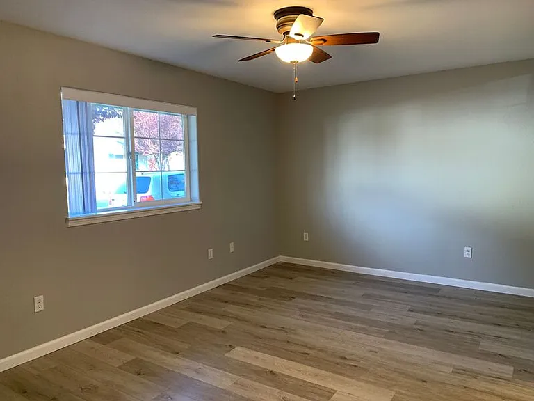 13613 SE Oatfield Rd — Photo 25