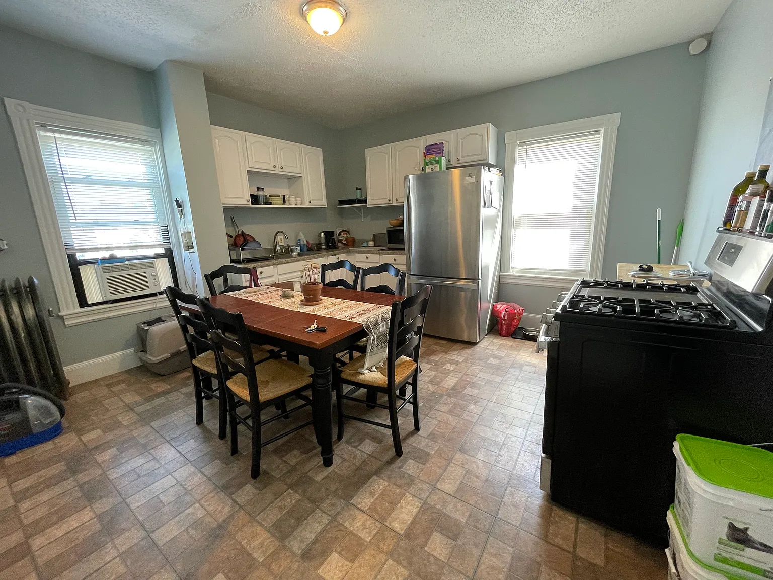 3 bed, 1200 sqft, $2,000 — Photo 1