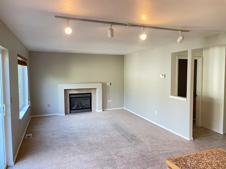 3729 73rd Dr NE — Photo 3