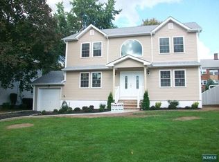 436 Maple Hill Dr, Hackensack, NJ 07601