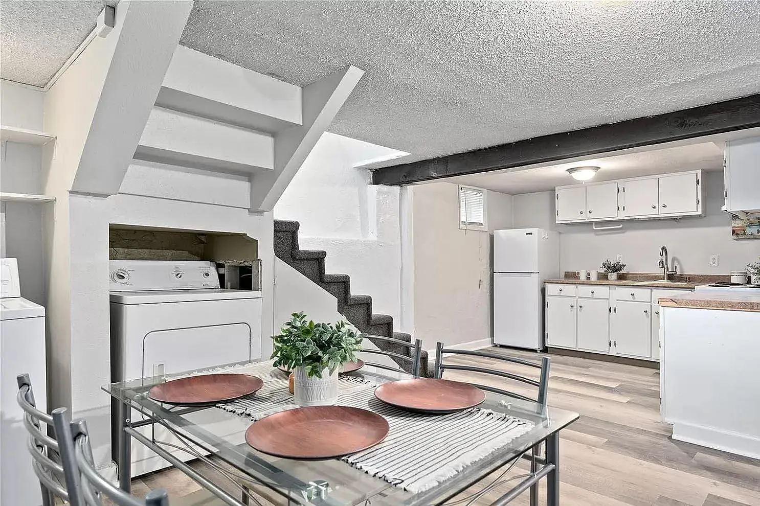 2 bed, 936 sqft, $1,800 — Photo 1