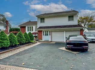 11 Plainview Rd, Bethpage, NY 11714