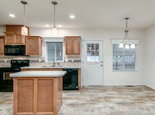 21 Nuclear Ln, Richland, WA 99354