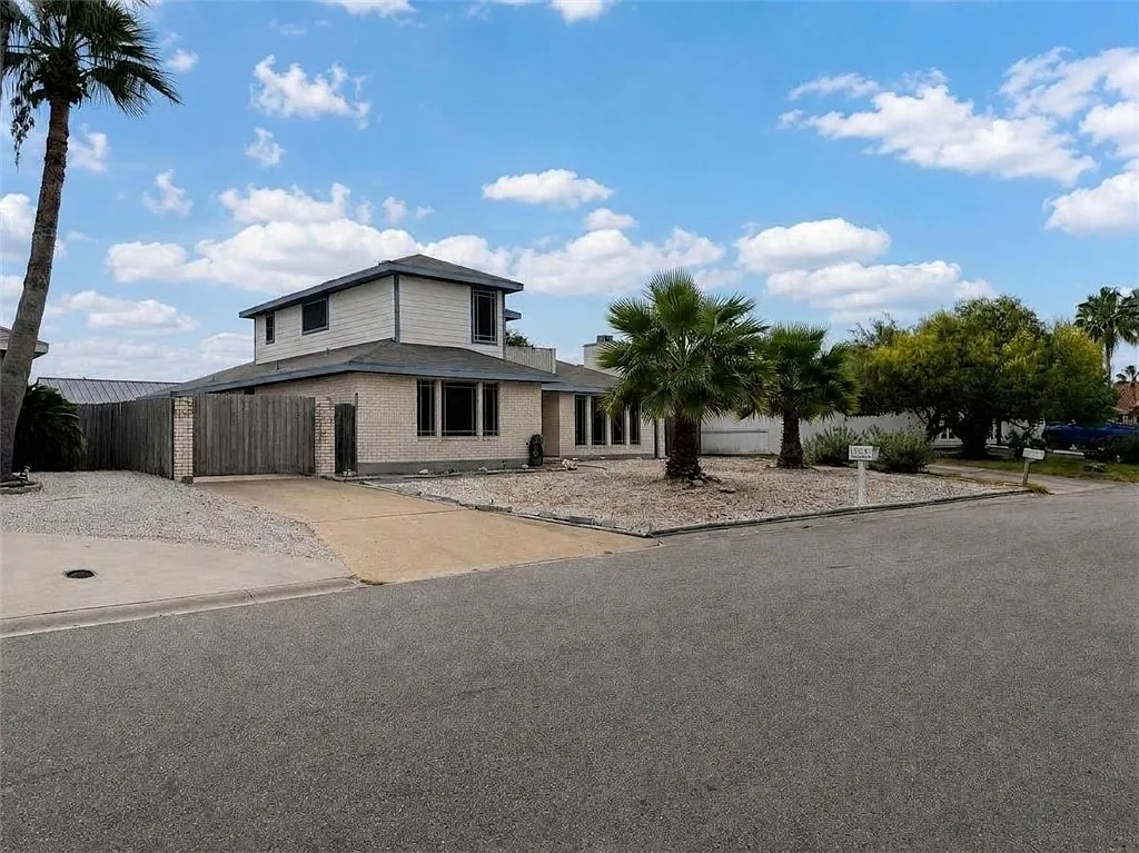 3 bed, 2.5 bath, 1687 sqft, $2,895 — Photo 2