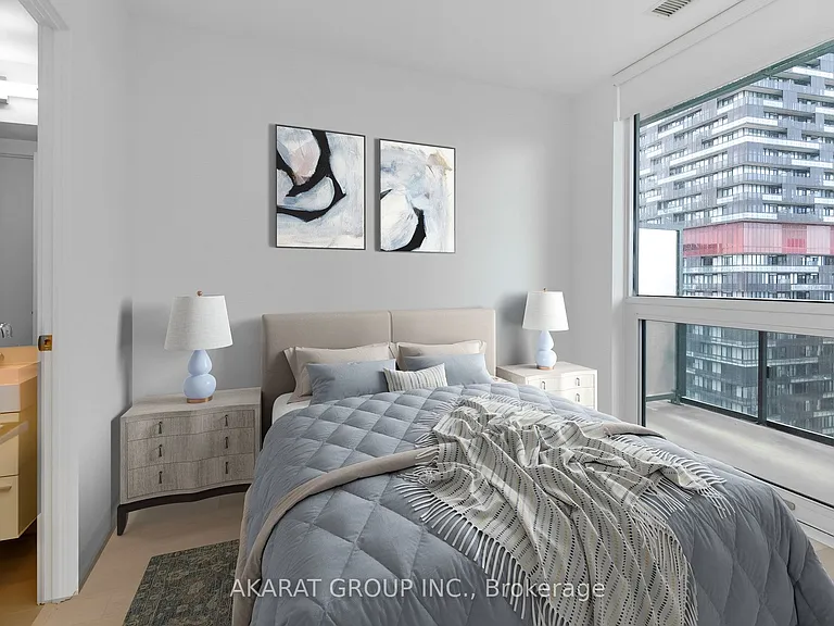 39 Roehampton Ave #2407 — Photo 4