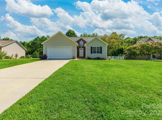 235 Kendra Dr, Mooresville, NC 28117