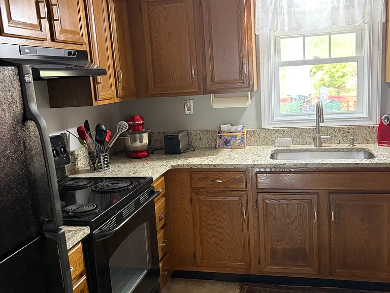 34 Lake Ave — Photo 16