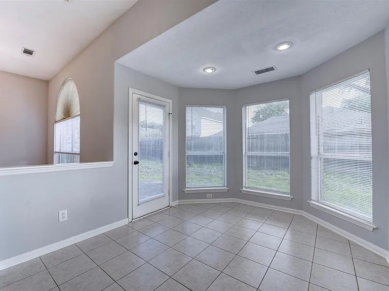 9026 Eaglecove Dr — Photo 18