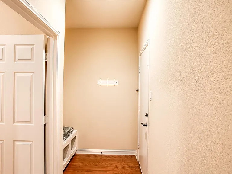 1721 Elaina Loop — Photo 24
