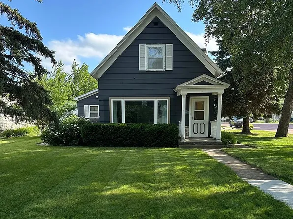 211 2nd St SW, De Smet, SD 57231