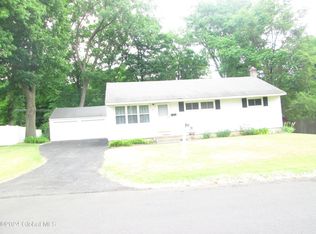 17 Bridle Path, Albany, NY 12205