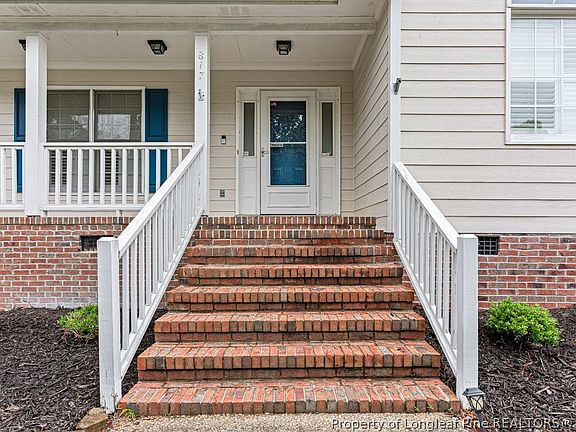 2nd image of 817 Larkspur Dr