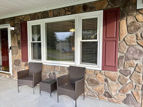 4th image of 111 Meadow Pl