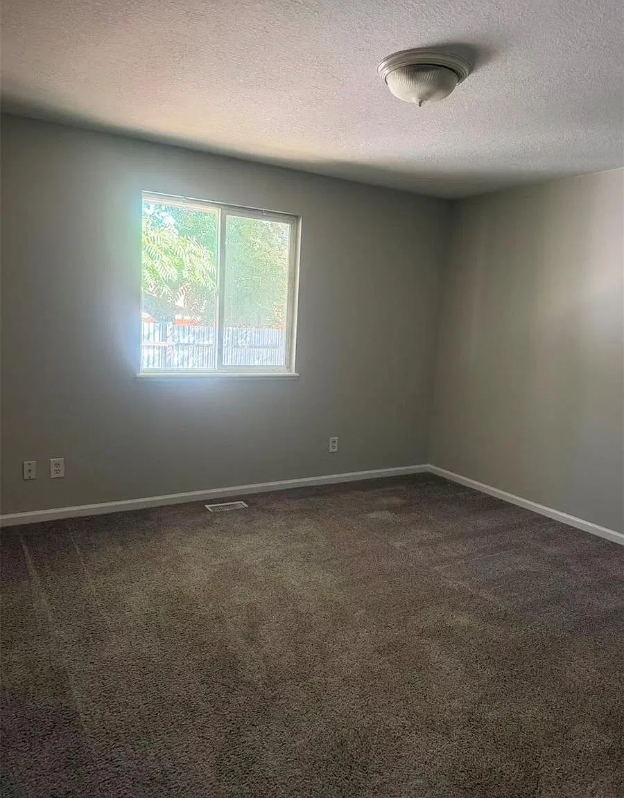 2 bed, 1.0 bath, 867 sqft, $1,900 — Photo 4