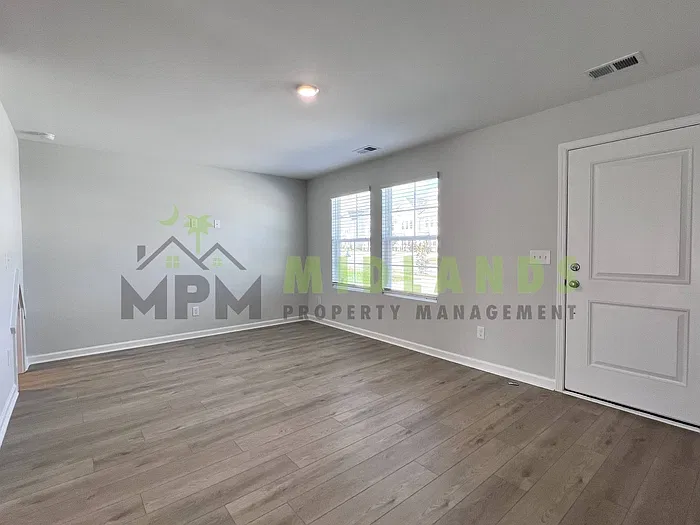 3 bed, 2.5 bath, 1288 sqft, $1,899 — Photo 2
