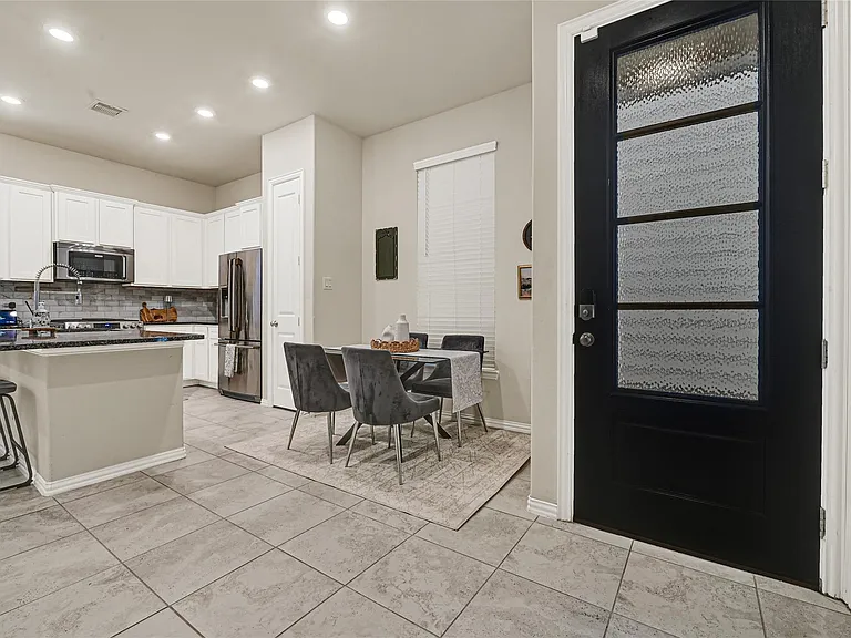 5104 Chapel Heights Dr — Photo 4