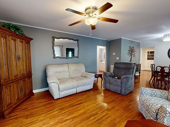 5th image of 608 E 12th St