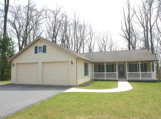 6085 White Pine Dr, Elizabethtown, PA 17022
