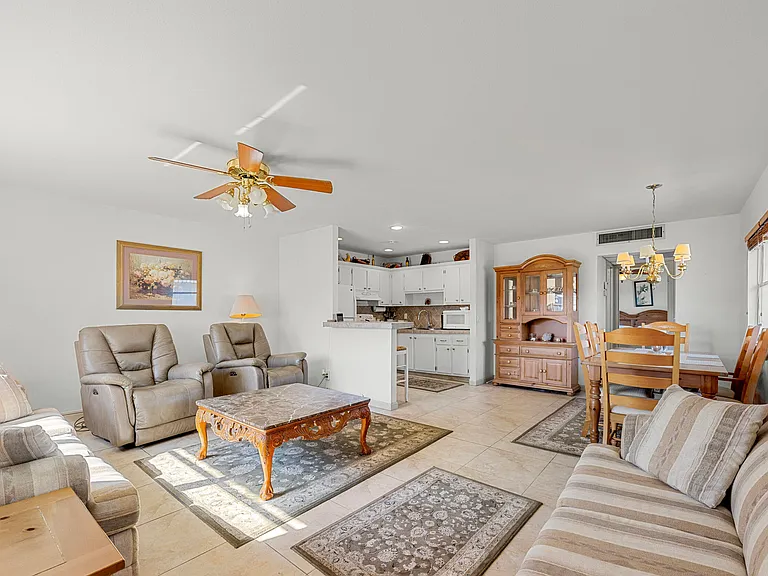 43 Waterford Cir #B — Photo 7