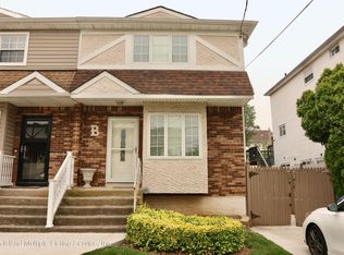 14 Row Pl, Staten Island, NY 10312