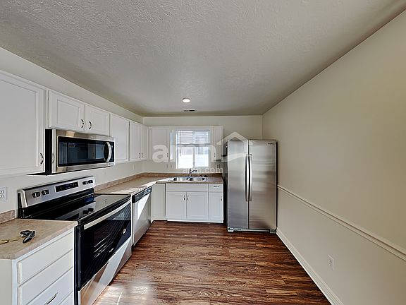 3rd image of 72 N Cameron St