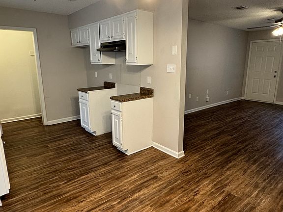 4th image of 11 Riata Ct