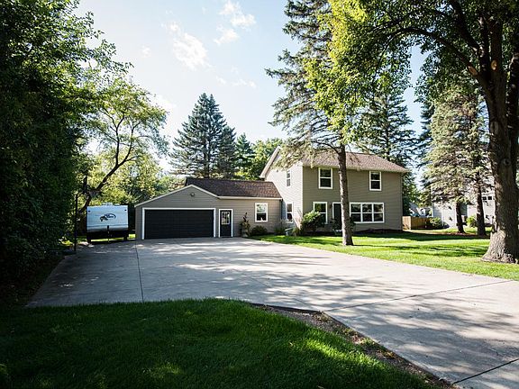 3rd image of 725 Lanewood Ln N