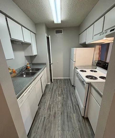 Edinburg Place Apartments — Photo 52